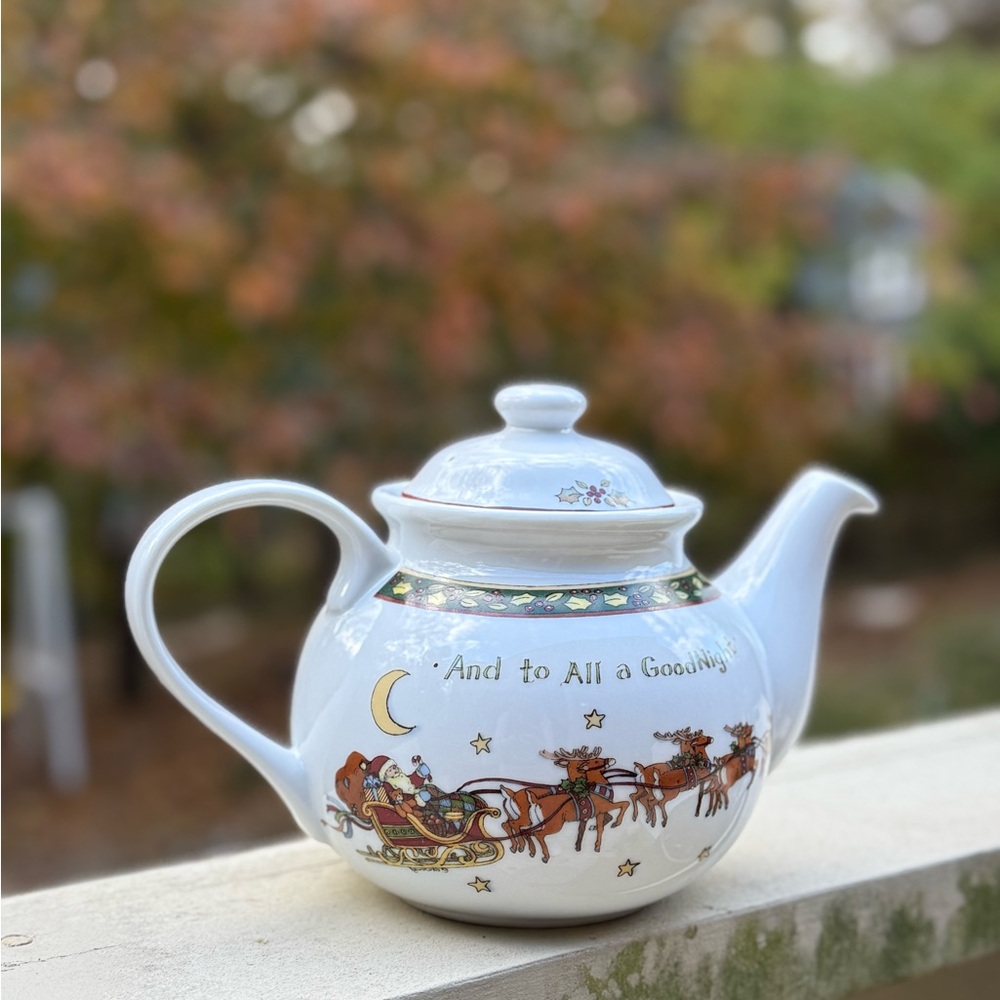 Portmeirion Christmas Story Teapot with Festive Design